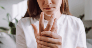 【交通事故後の悩み】むちうちの症状・原因・治療法を徹底解説