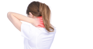 首を抑える女性